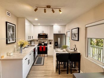 1423 Holly Heights Dr