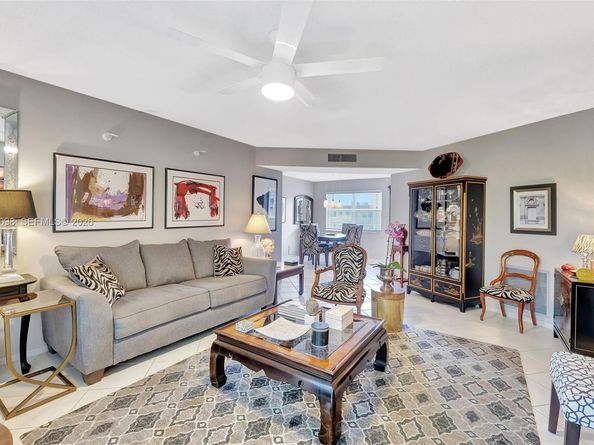 4000 NW 44th Ave 405, Lauderdale Lakes FL 33319