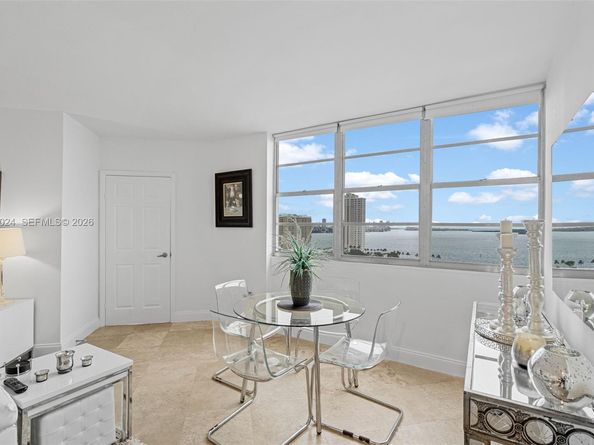 905 Brickell Bay Dr 1830, Miami FL 33131