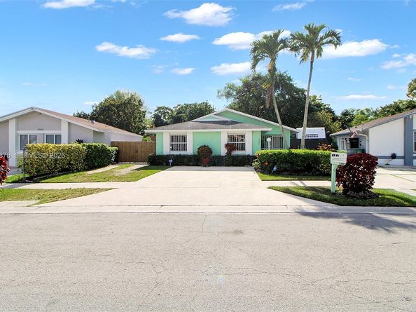 11942 SW 210th St, Miami FL 33177