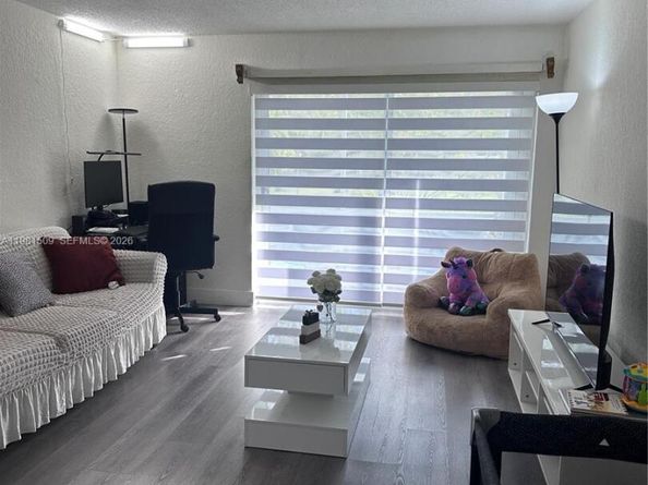 8794 SW 12th St 105, Miami FL 33174