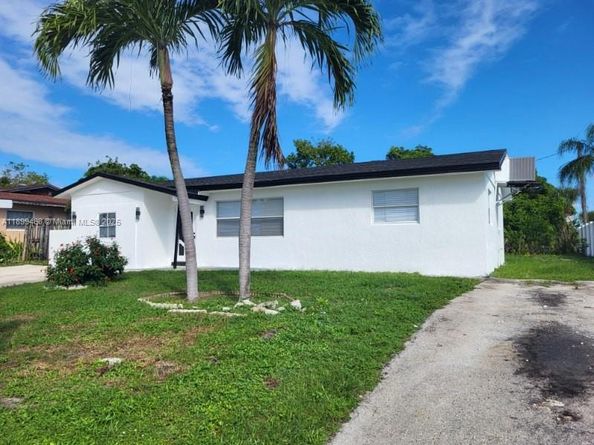 651 SW 14th St, Deerfield Beach FL 33441