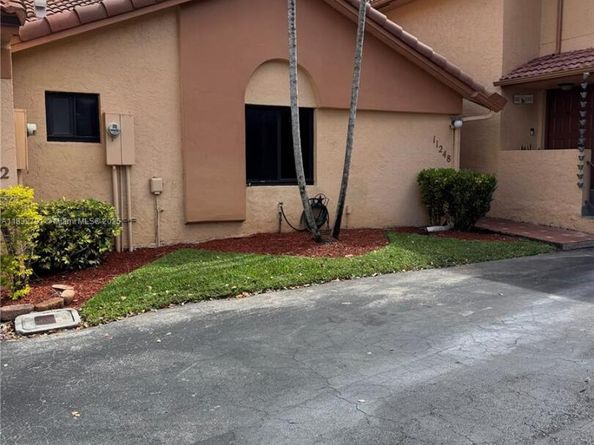 11248 SW 11th St, Pembroke Pines FL 33025