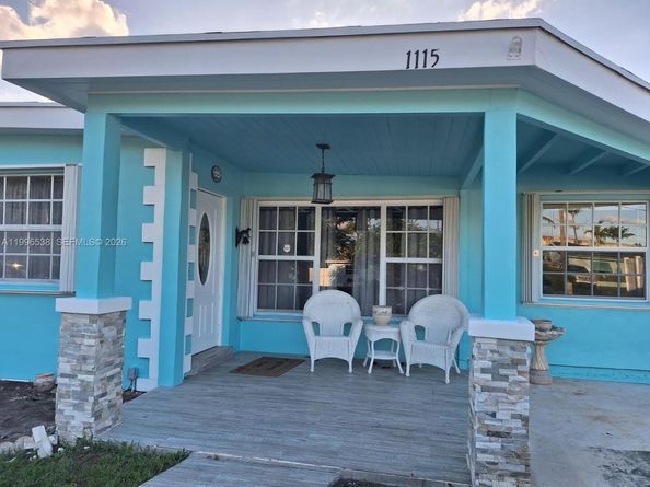 1115 Lake Geneva Dr, Lake Worth FL 33461