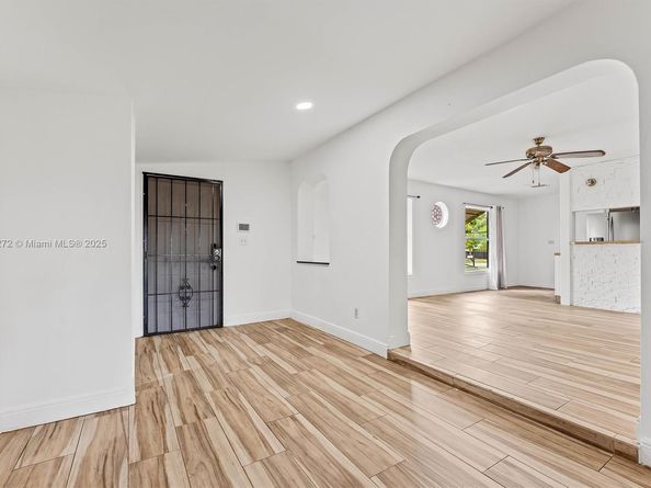 6073 NW 27th St, Margate FL 33063