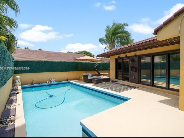 1030 NE 202nd Ter, Miami FL 33179