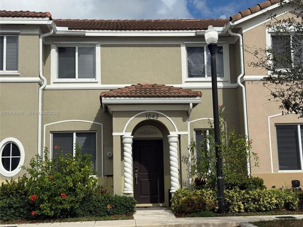 1043 SE 24th Ave, Homestead FL 33035