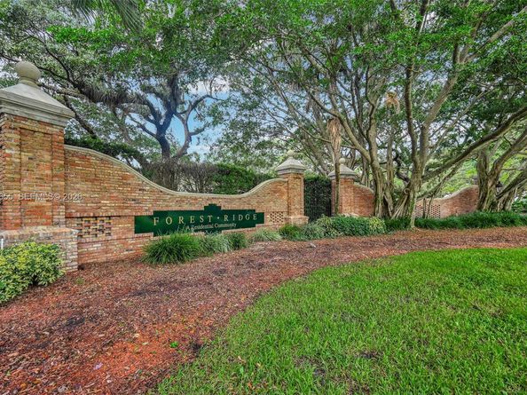 2806 Oak Grove Rd, Davie FL 33328