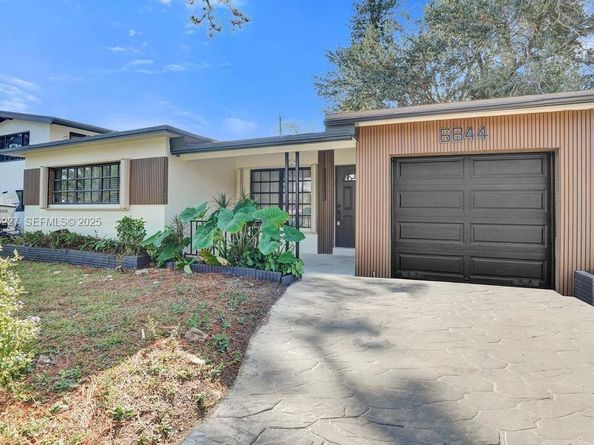 6844 SW 12th St, Pembroke Pines FL 33023