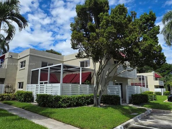 563 NW 98th Ave, Plantation FL 33324