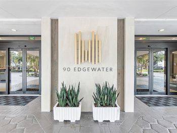 90 Edgewater Dr