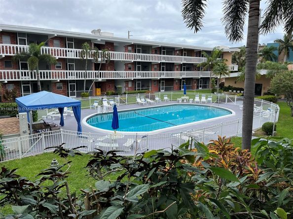 181 NE 14th Ave 22B, Hallandale Beach FL 33009