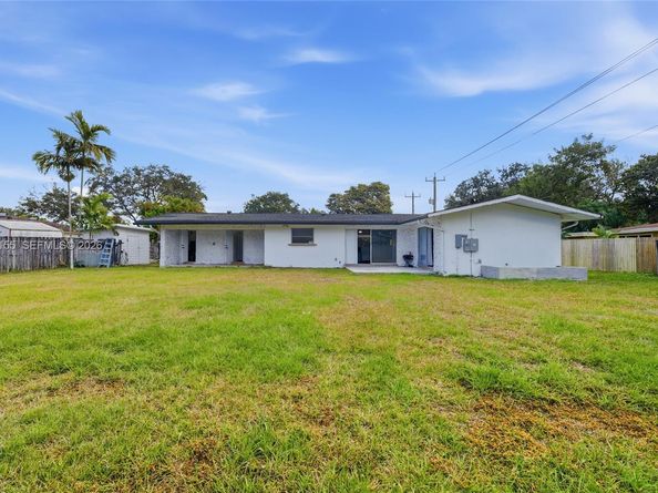 861 N Bel Air Dr, Plantation FL 33317