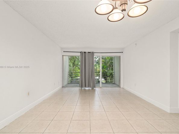 4205 N University Dr 205, Sunrise FL 33351