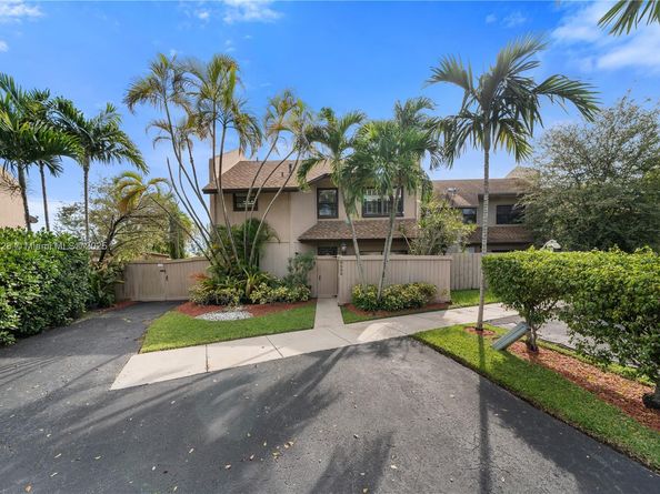 9252 SW 136th St Cir, Miami FL 33176