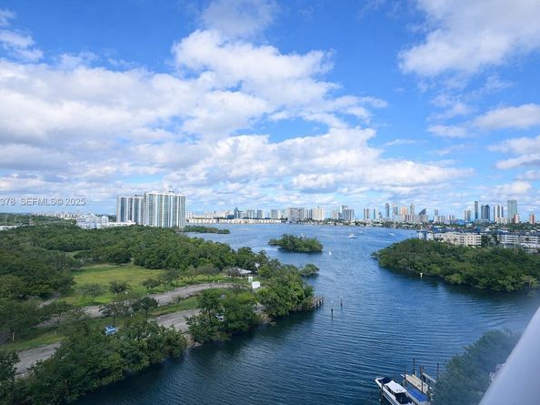 16385 Biscayne Blvd 1102, North Miami Beach FL 33160