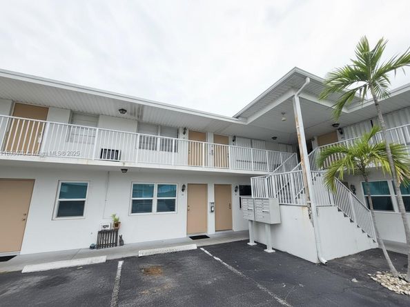 810 Lake Shore Dr 40, Lake Park FL 33403