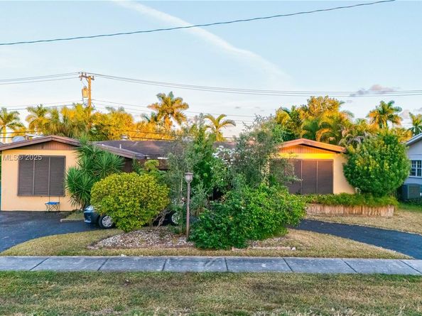 20605 NE 19th Ct, Miami FL 33179