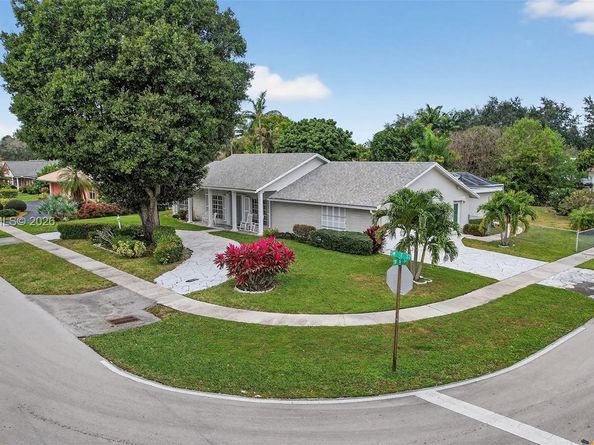 7141 SW 7th St, Plantation FL 33317