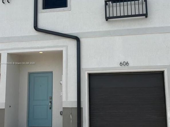 606 SW 12 st, Homestead FL 33034