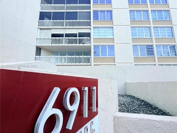 6911 Environ Blvd 1M, Lauderhill FL 33319