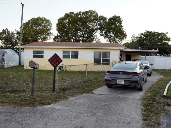 1021 NW 23rd Rd, Fort Lauderdale FL 33311