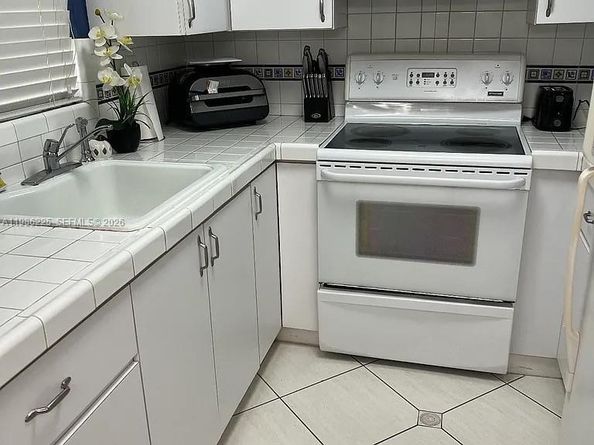 6620 W 2nd Ct 407, Hialeah FL 33012