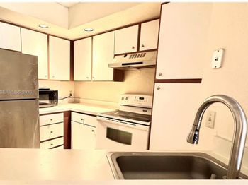 3310 N Pinewalk Dr N