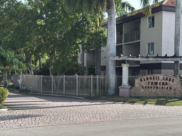 15241 SW 80th St 207, Miami FL 33193