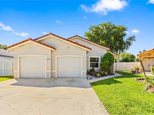 6090 NW 179th Ter, Hialeah FL 33015