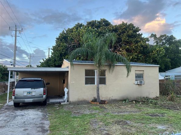 2135 Plunkett Ct, Hollywood FL 33020