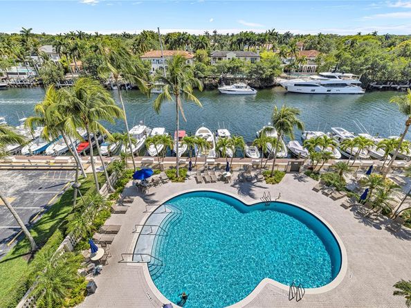 90 Edgewater Dr 624, Coral Gables FL 33133