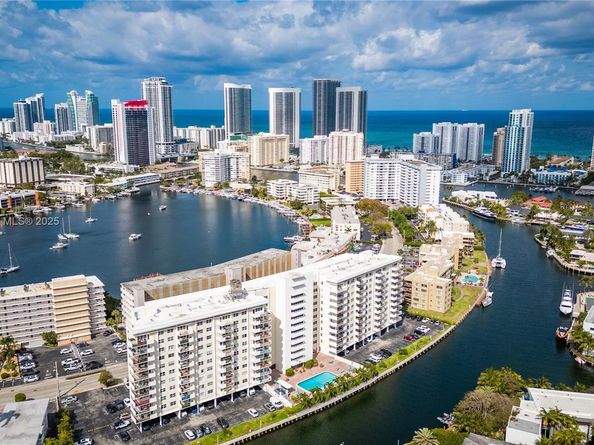 401 Golden Isles Dr 1012, Hallandale Beach FL 33009