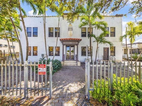 2000 Monroe St, Hollywood FL 33020