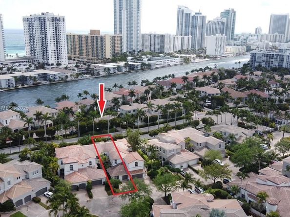 826 E Spinnaker Dr E, Hollywood FL 33019