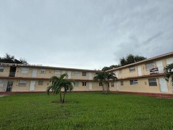 2551 NW 13th St 10, Miami FL 33125