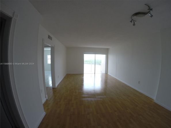 400 Kings Point Dr 905, Sunny Isles Beach FL 33160