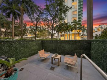 6000 Collins Ave