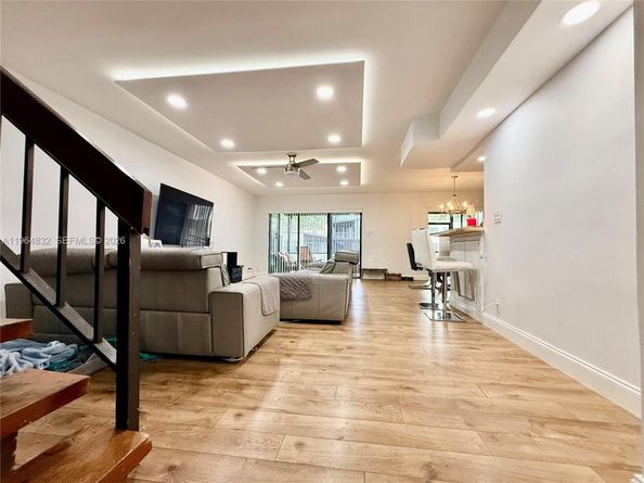 9717 N New River Canal Rd 406, Plantation FL 33324