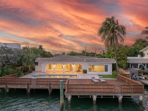 1690 Daytonia Rd, Miami Beach FL 33141
