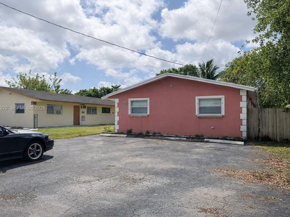 5644 Pierce St, Hollywood FL 33021