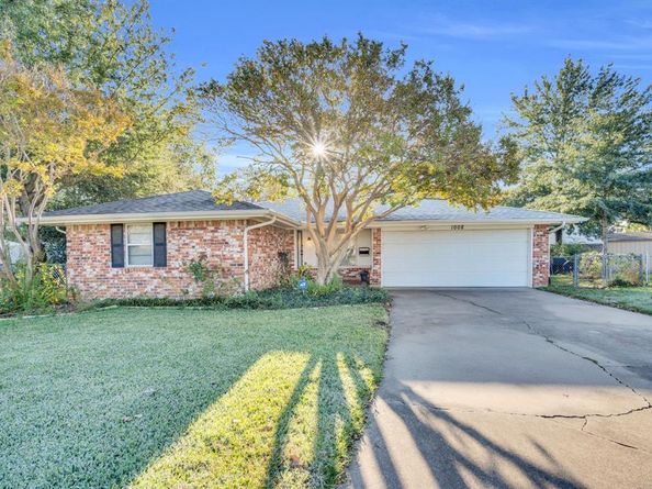 1008  Louise Street , Irving Texas 75060