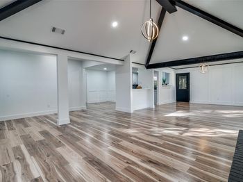 1502  Knob Hill Drive 