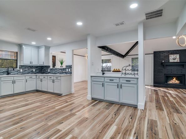 1502  Knob Hill Drive , Garland Texas 75043