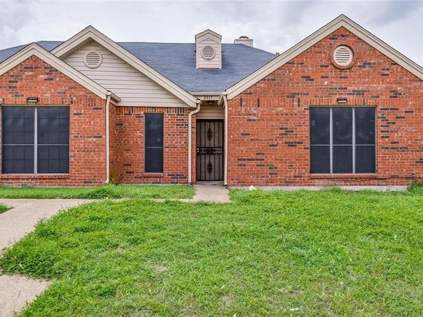 2917  Tanglewood Drive , Lancaster Texas 75134