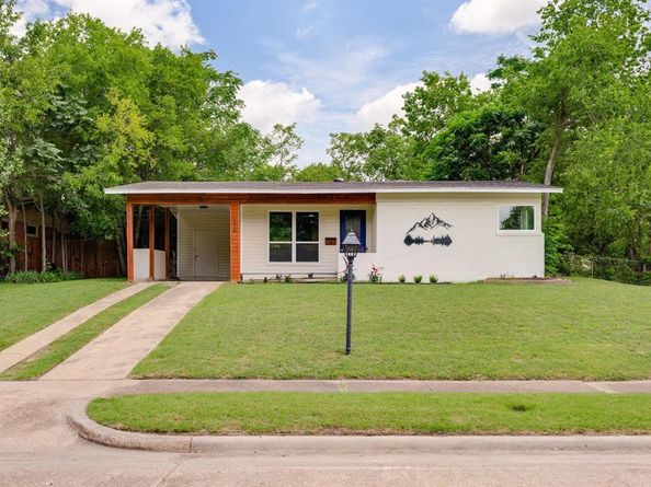 9795  Twin Creek Circle , Dallas Texas 75228
