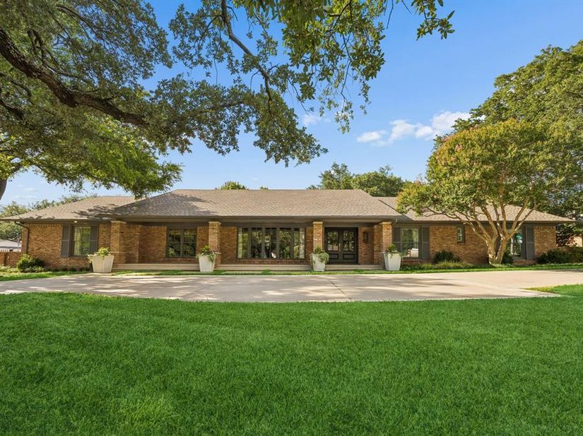 6929  Elmridge Drive , Dallas Texas 75240