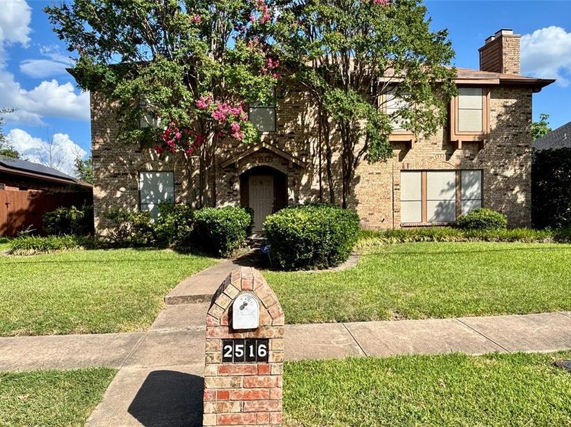 2516  Creek Crossing Road , Mesquite Texas 75181
