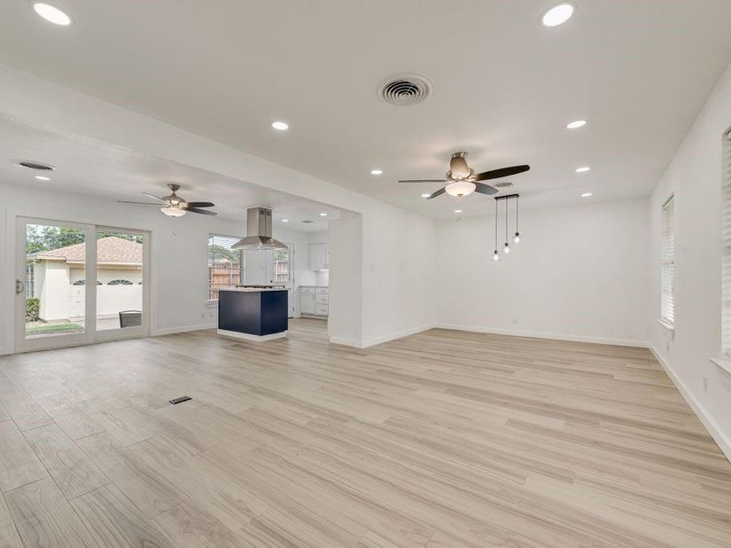 9107  Lindaro Lane , Dallas Texas 75228