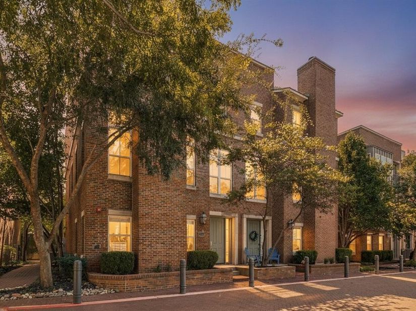 7700  Eastern Avenue  401, Dallas Texas 75209